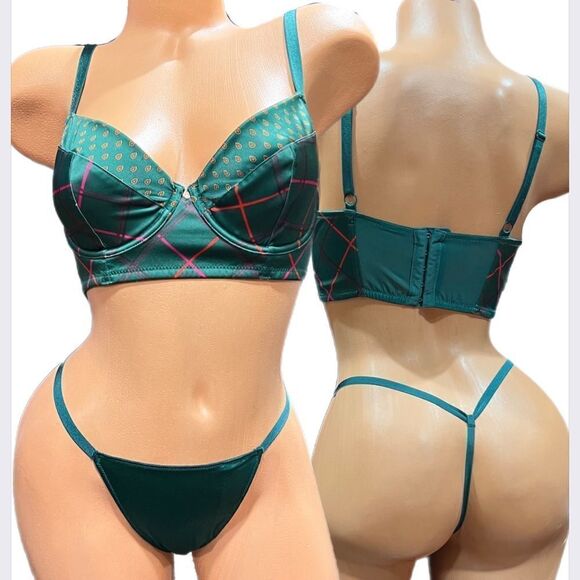 Victoria’s Secret FASHION SHOW Very Sexy Lined Demi Satin Bra & V string set - Picture 7 of 12